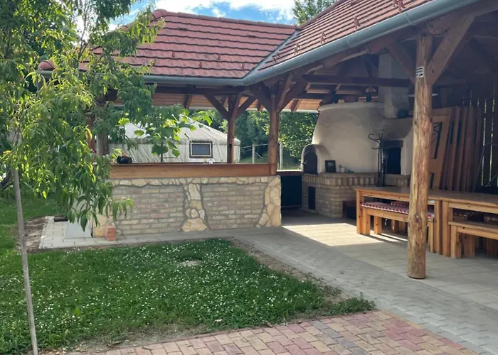 Nomad Jurta Zalakaros Mellett 럭셔리텐트 Zalamerenye